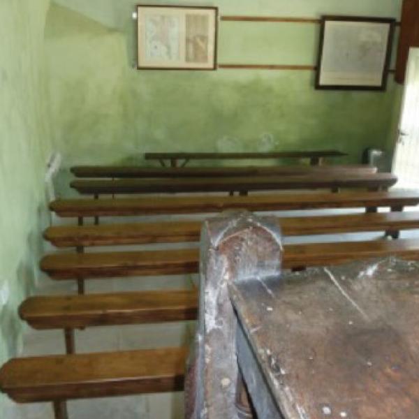 Benchers for Commoners and Landholders in Courthouse.